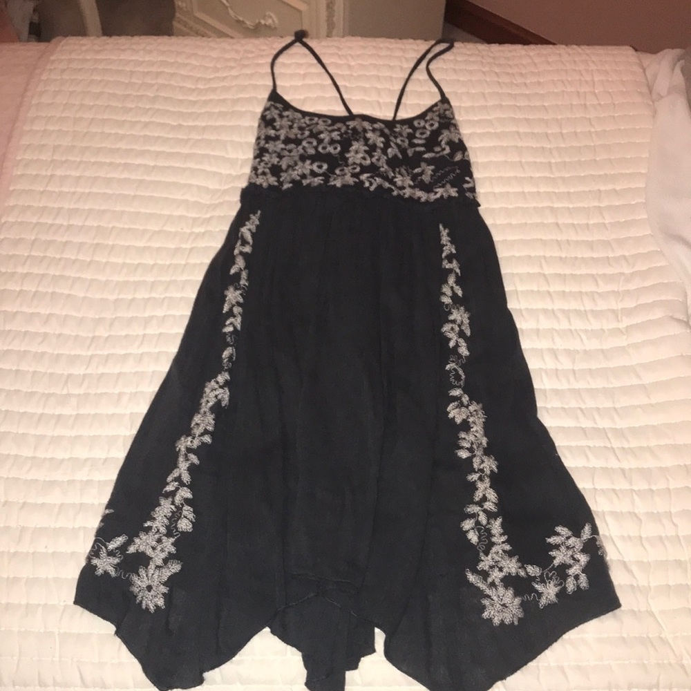 American Eagle grey mini dress w/ floral detail!